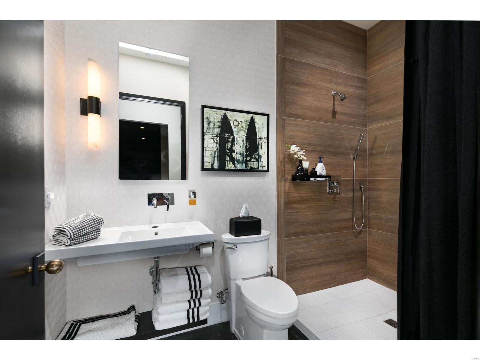 Nantucket Lane Lt Split - Residential