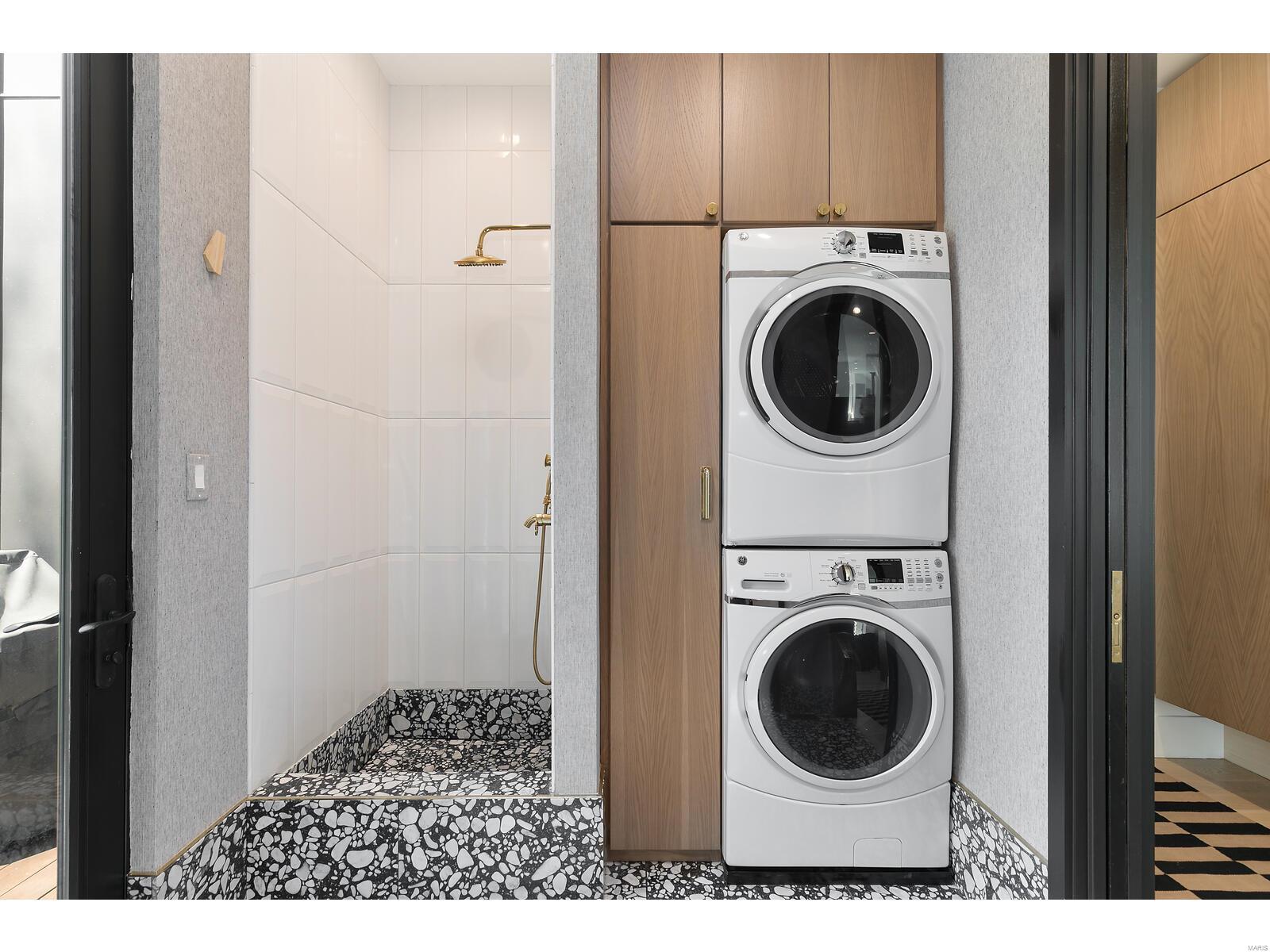 Nantucket Lane Lt Split - Residential