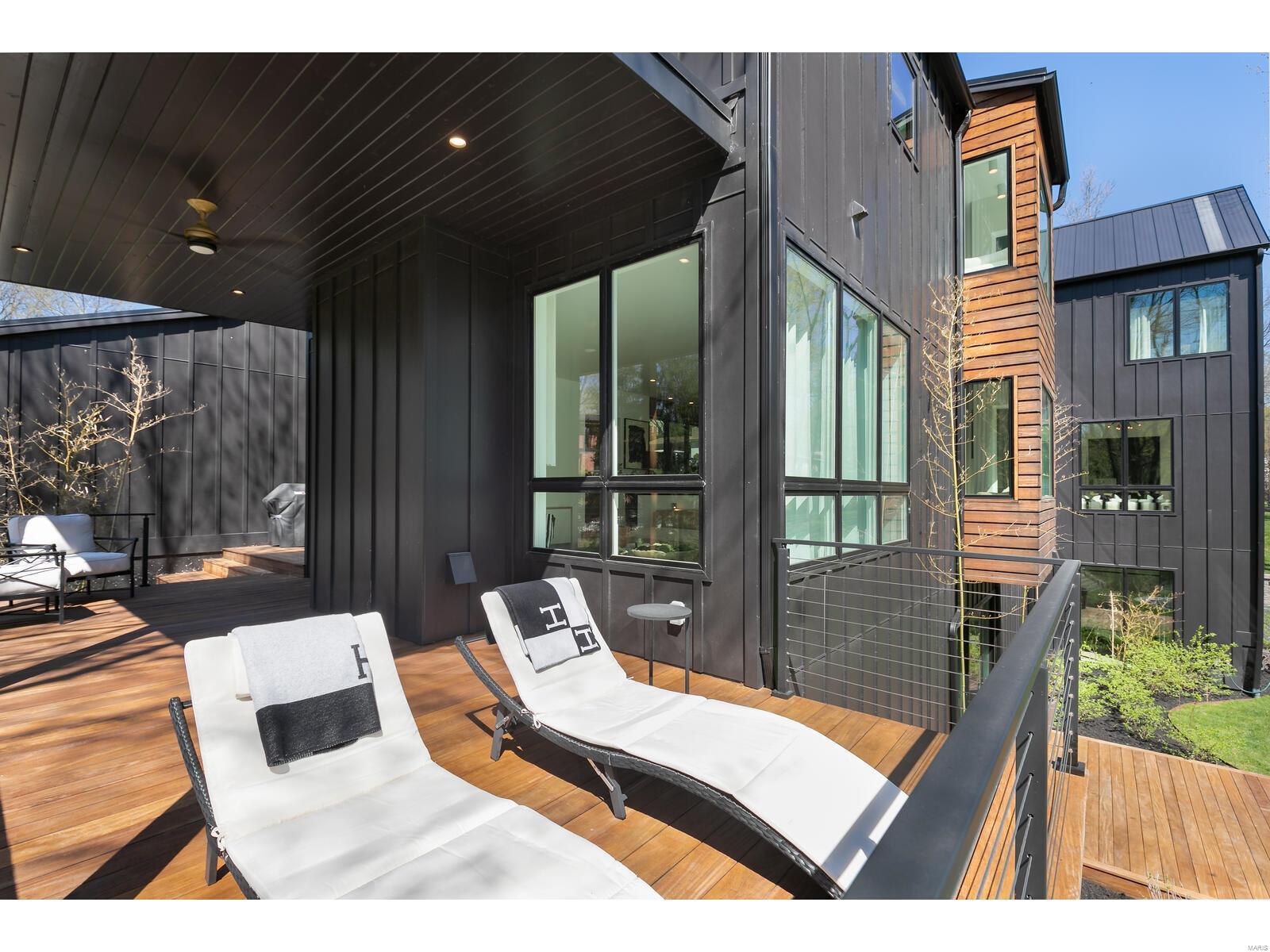 Nantucket Lane Lt Split - Residential