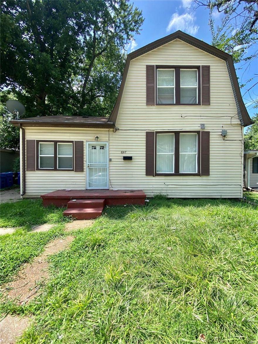 MOTIVATED SELLER! Welcome to this 2-story home that is located near a park and several other amenities. Perfect for both investors and first-time homebuyers alike, this home features three bedrooms, a single bathroom and spacious kitchen provided with appliances. Outside features a nice-sized backyard ready for your personal touch. Don't miss this excellent investment opportunity!