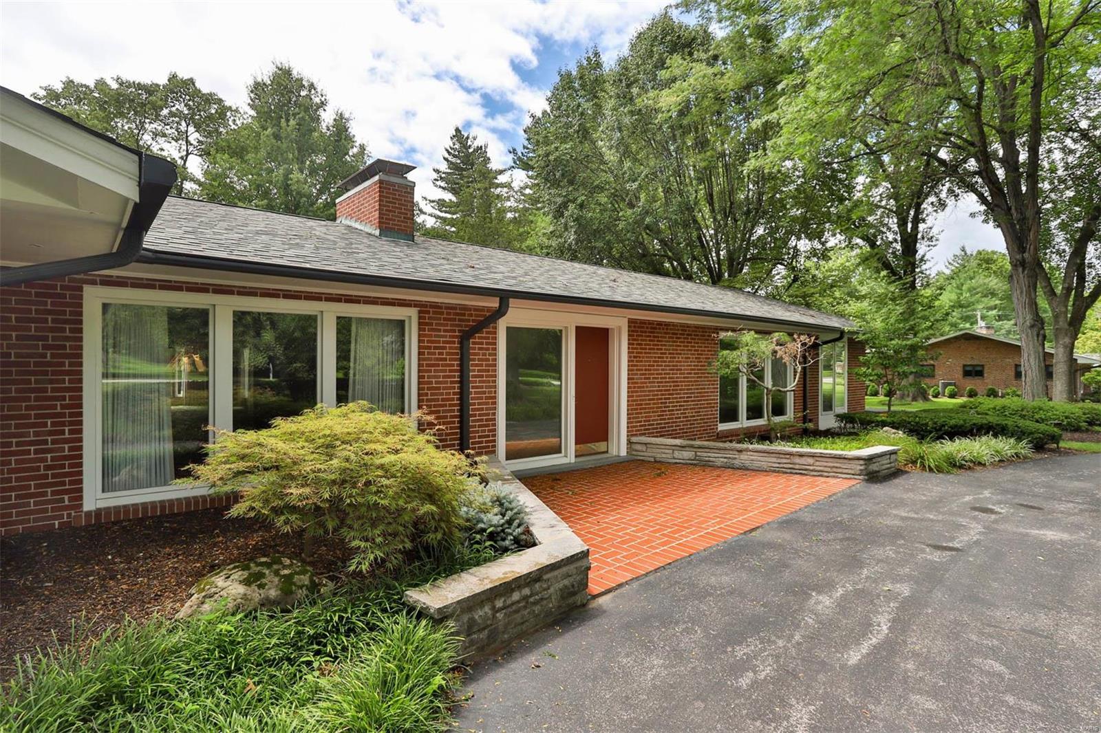 Huntleigh Manor - Residential