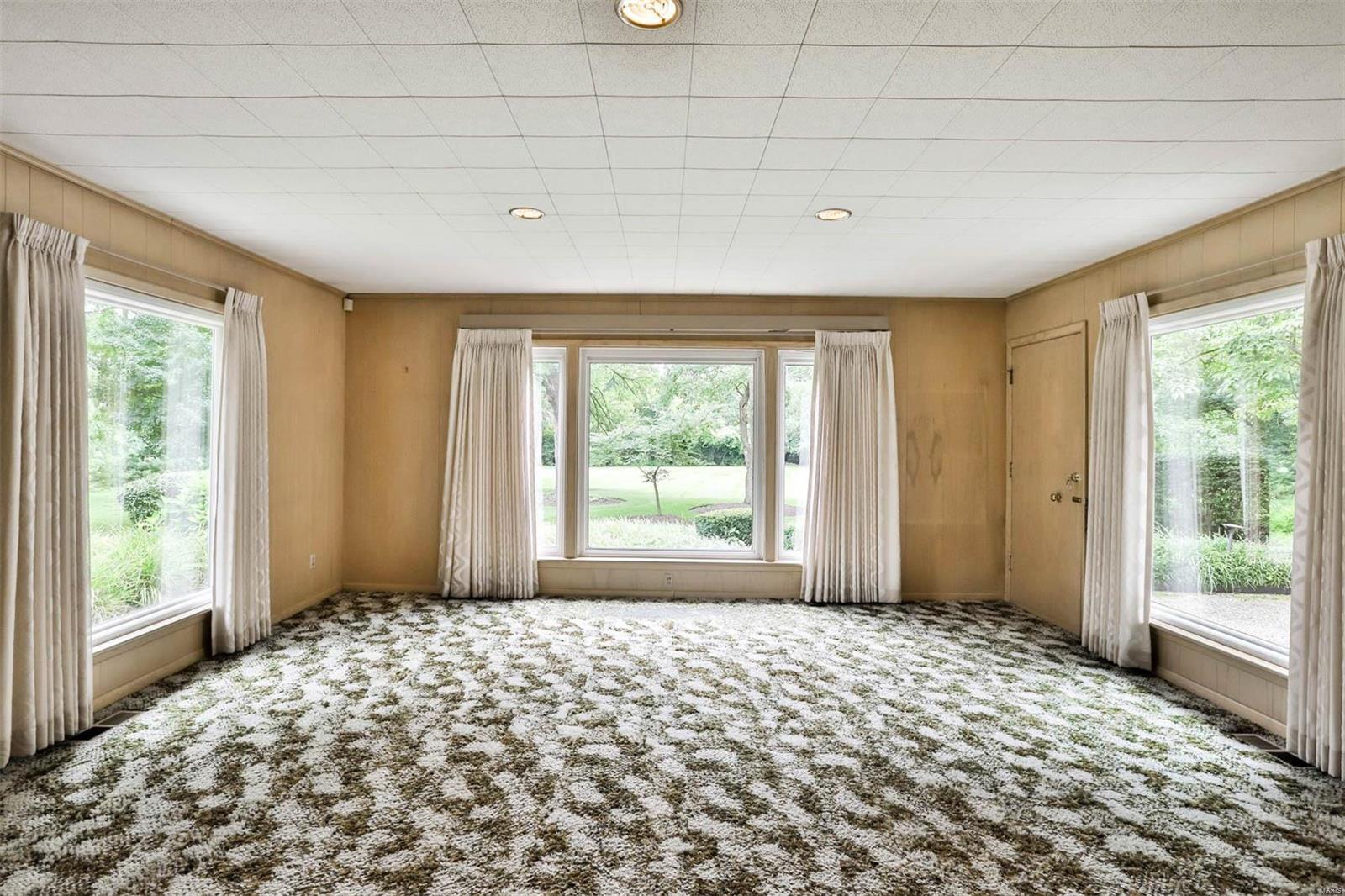 Huntleigh Manor - Residential