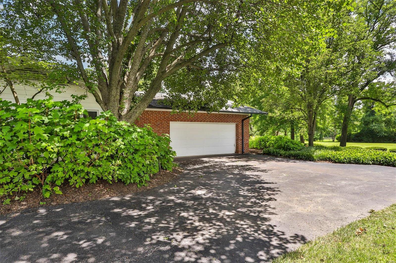 Huntleigh Manor - Residential