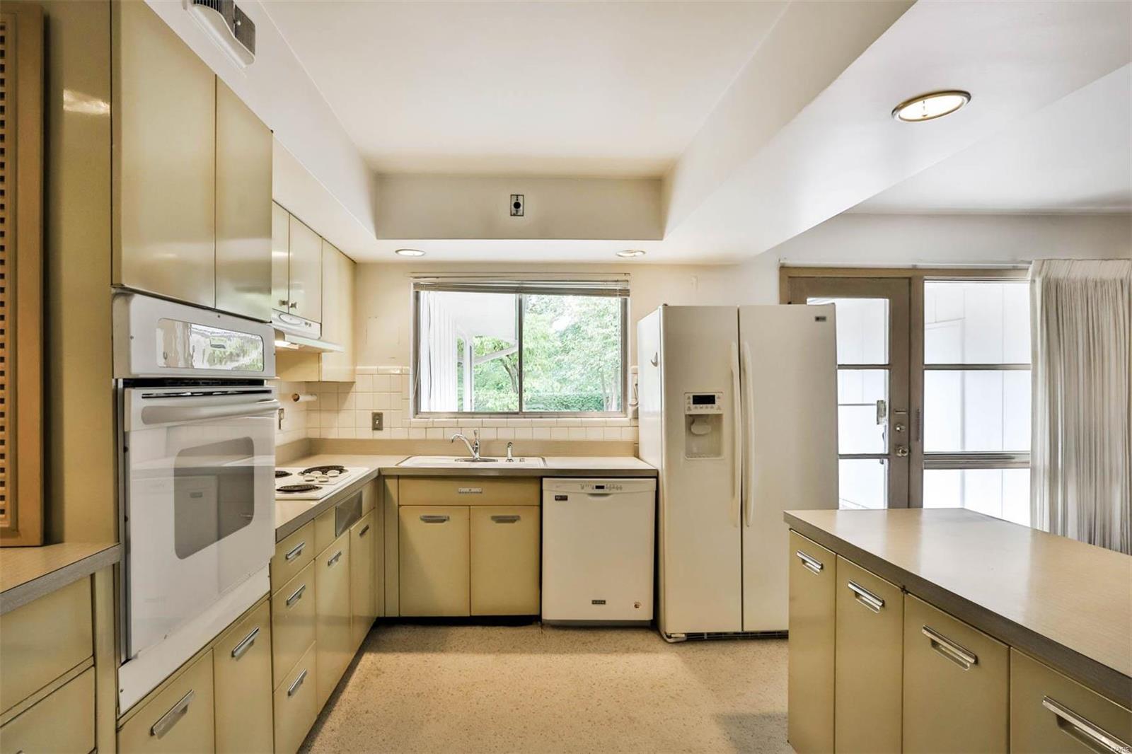 Huntleigh Manor - Residential