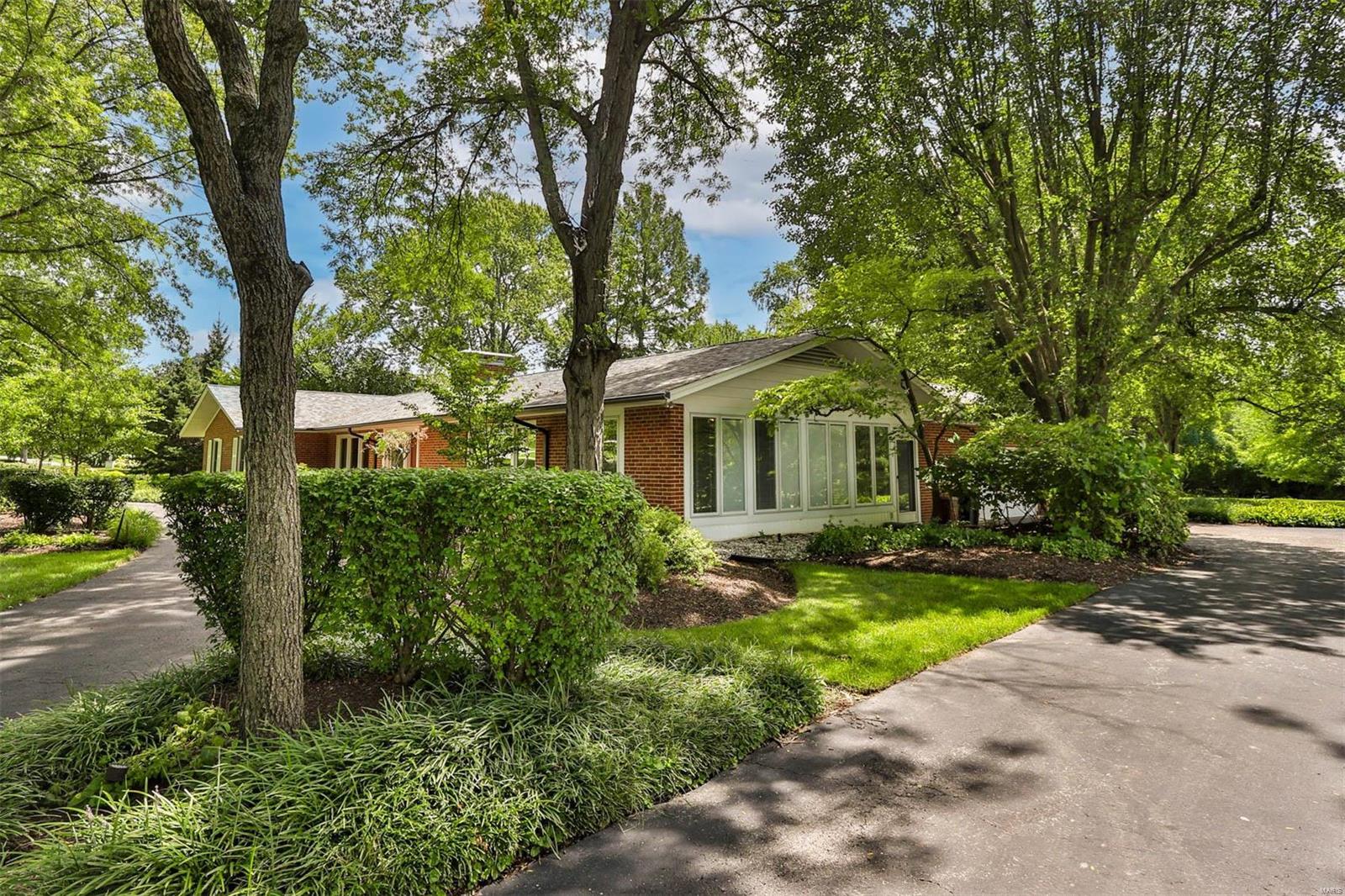 Huntleigh Manor - Residential