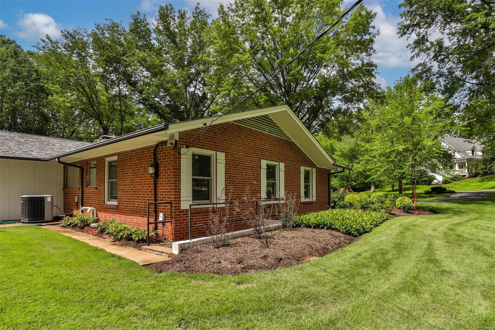 Huntleigh Manor - Residential