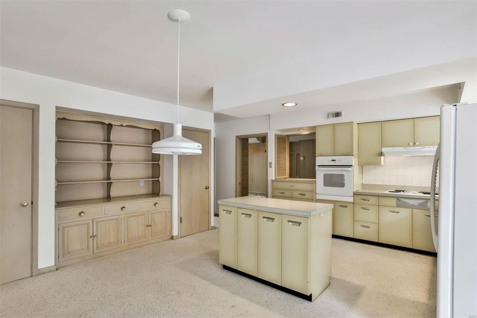 Huntleigh Manor - Residential