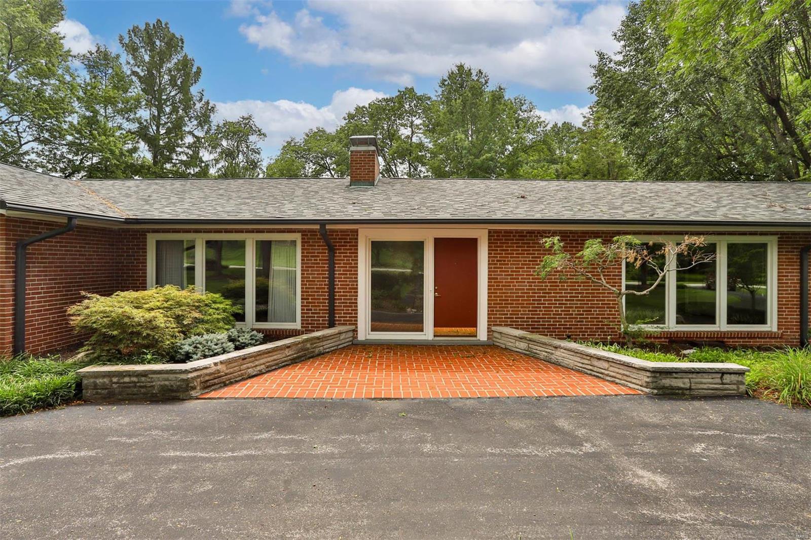 Huntleigh Manor - Residential