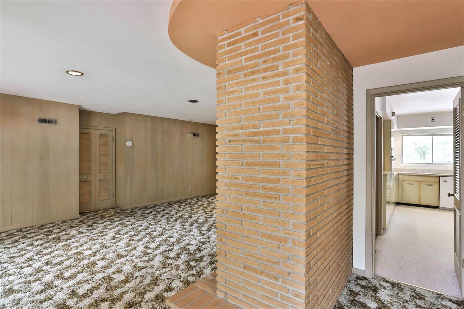 Huntleigh Manor - Residential