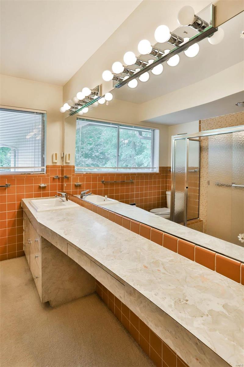 Huntleigh Manor - Residential