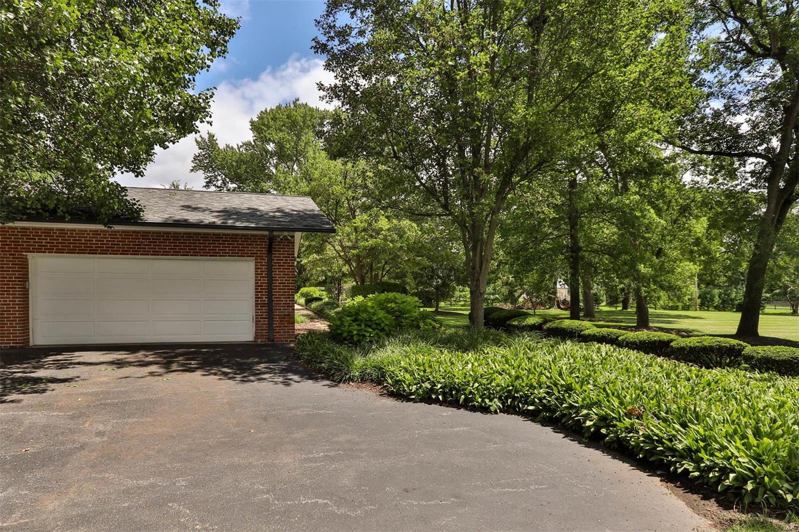 Huntleigh Manor - Residential