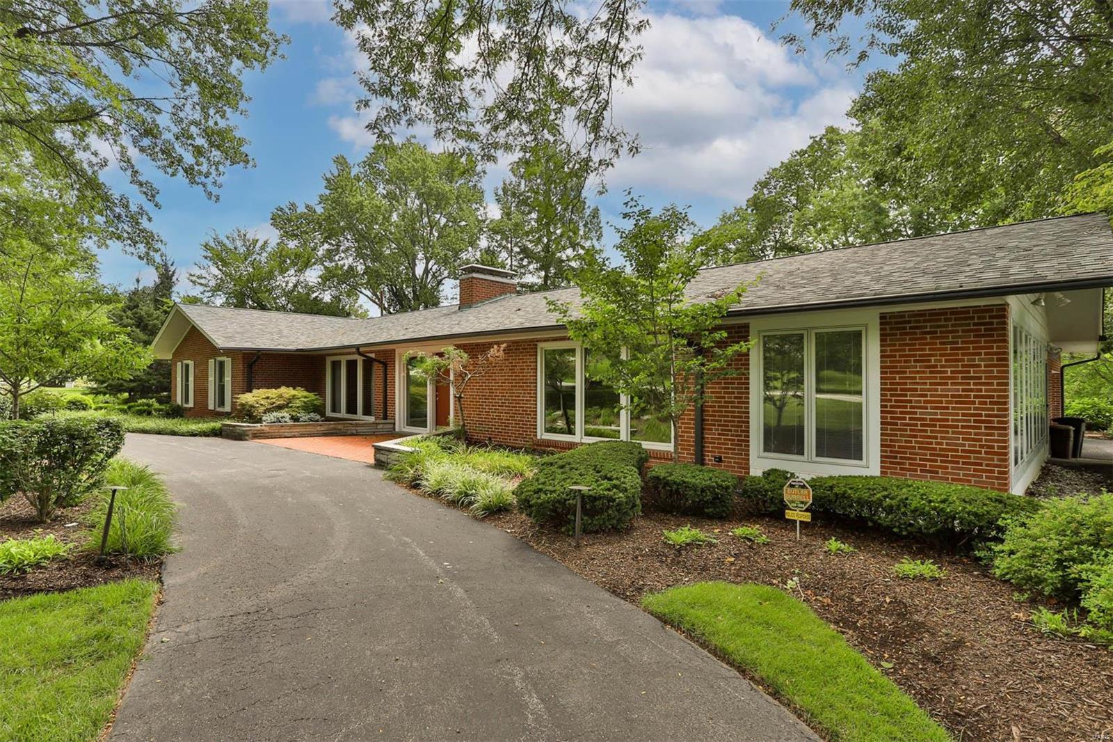 Huntleigh Manor - Residential