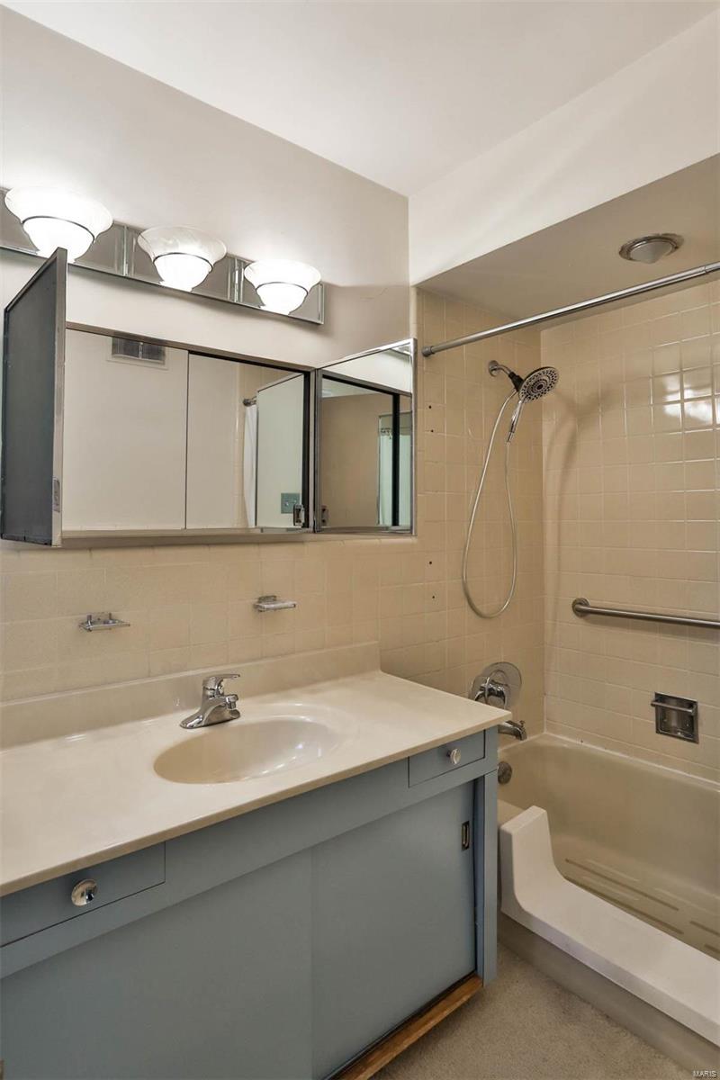 Huntleigh Manor - Residential