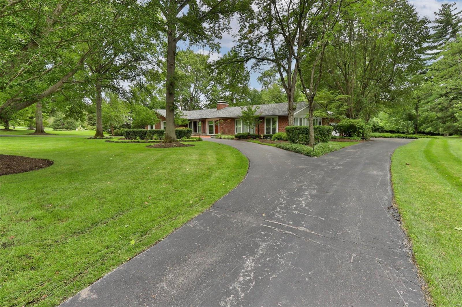 Huntleigh Manor - Residential