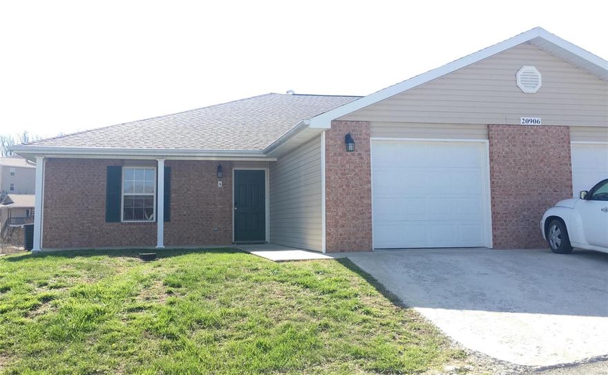 Don't miss out on this great investment opportunity! This duplex is located just outside of St Robert in the Hunter's Ridge Subdivision! Both sides have 3 bedrooms and 2 bathrooms and a one car garage, which is perfect for any prospective tenants! Both sides feature a spacious living space with an open kitchen, and large bedrooms. This is just what you're looking for to add to your portfolio!