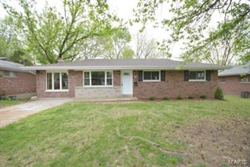 Another fantastic renovation by Blue Dog has created a beautifully updated Rock Hill home! 3 nicely-sized bedrooms and 2.5 baths in this large ranch. Terrific eat-in kitchen features fabulous cabinetry, including tall cabinets with crown molding, soft-close features, and some with pull-out shelves. Lots of granite counters. A full set of new appliances. Large living spaces include a living room featuring coved ceiling & gleaming hardwood floors. Pass thru the arched entry to a huge family room with brick raised hearth fireplace. This light & bright home includes a master suite with updated half bath. All bedrooms have ample closet space, lighted ceiling fans, and gleaming hardwood floors. Wonderfully updated full bath, too. The beautifully finished lower level offers plenty of versatile living space and an updated full bath. Patio overlooks spacious lot. Recent updates include HVAC, water heater, electric panel, plumbing, roof, carpet. Convenient to highways, shopping, Webster schools!