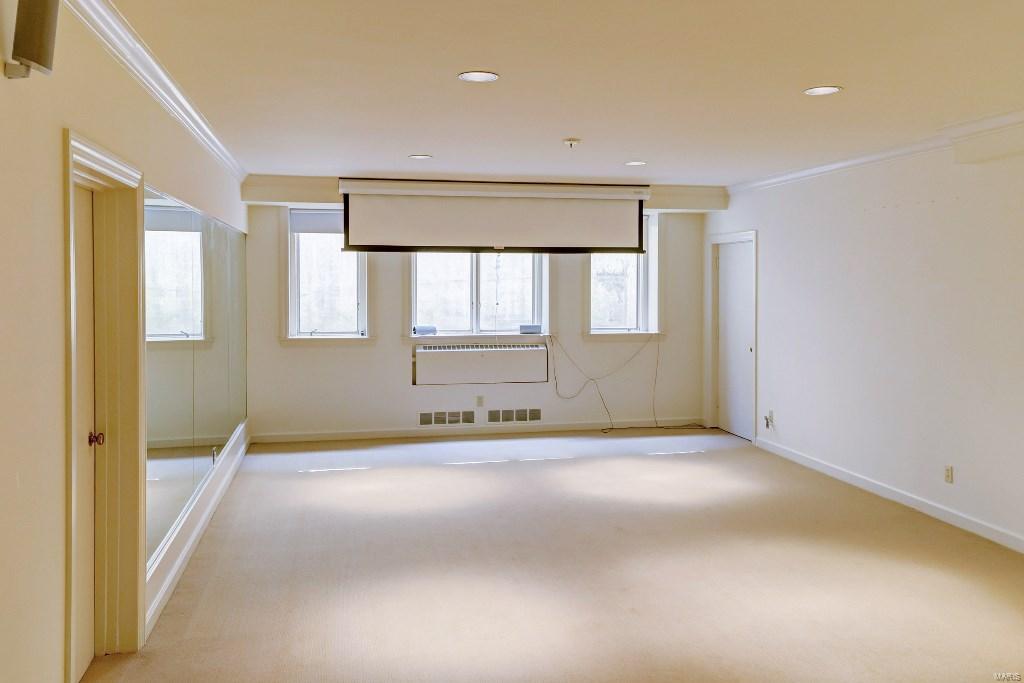 St Louis Country Club - Residential