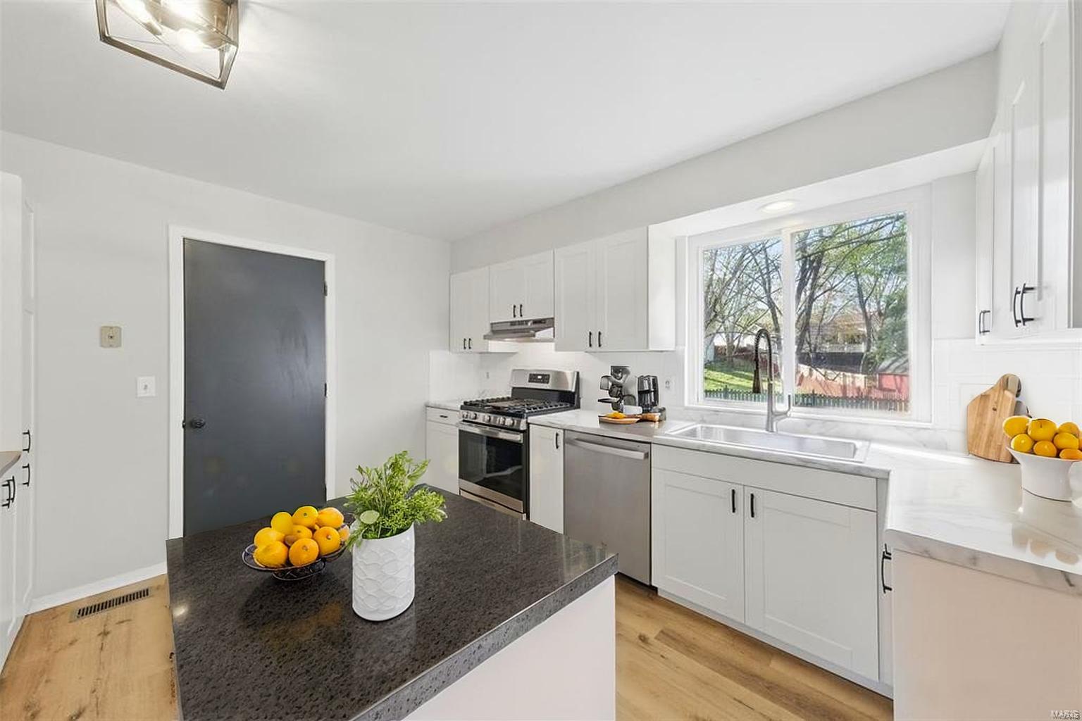 St Peters, Missouri 63376, United States, 4 Bedrooms Bedrooms, ,3 BathroomsBathrooms,Residential,Pending,108420