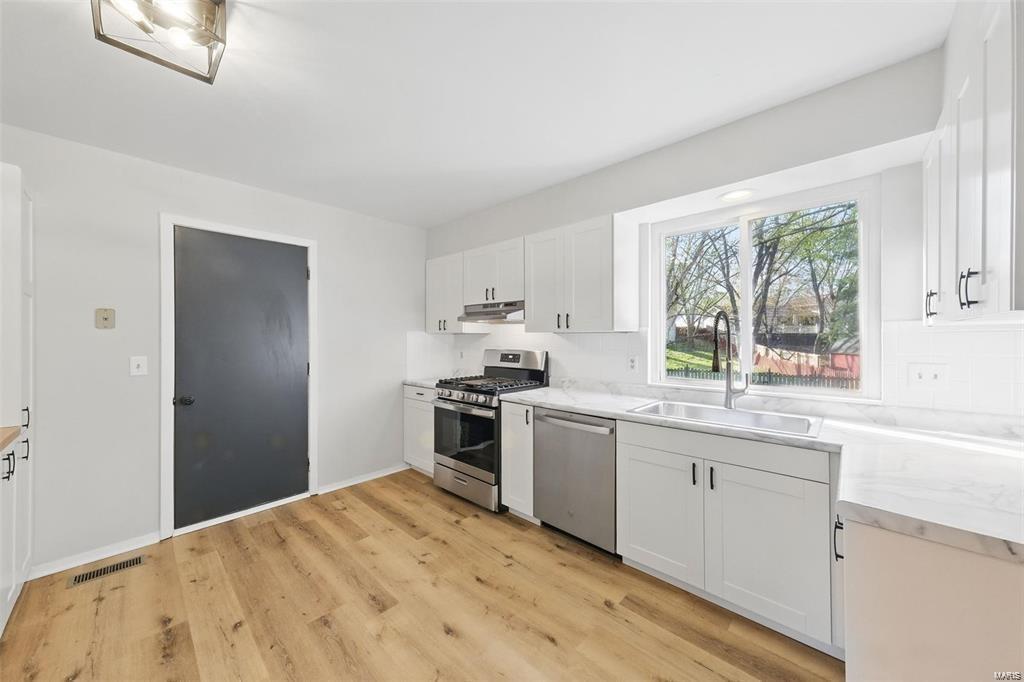 St Peters, Missouri 63376, United States, 4 Bedrooms Bedrooms, ,3 BathroomsBathrooms,Residential,Pending,108420