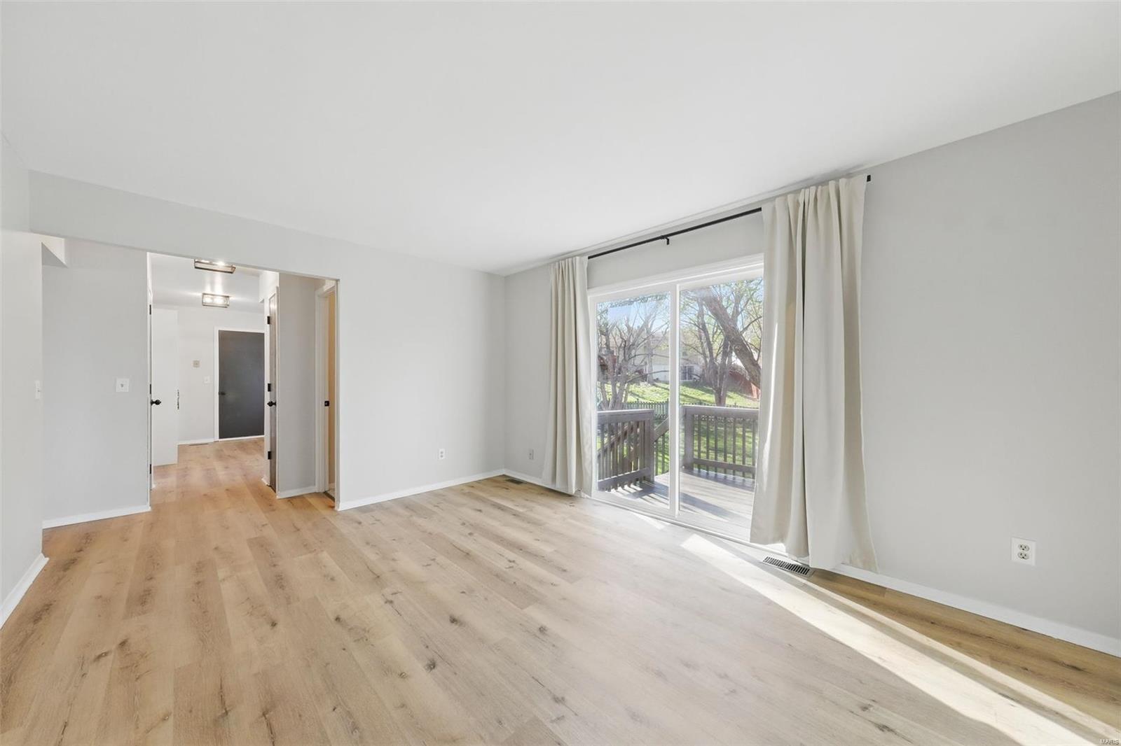 St Peters, Missouri 63376, United States, 4 Bedrooms Bedrooms, ,3 BathroomsBathrooms,Residential,Pending,108420