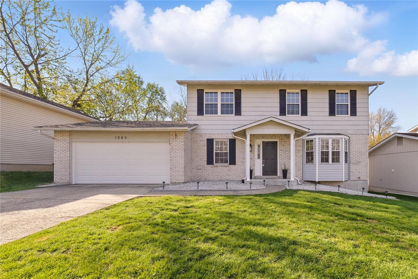 St Peters, Missouri 63376, United States, 4 Bedrooms Bedrooms, ,3 BathroomsBathrooms,Residential,Pending,108420