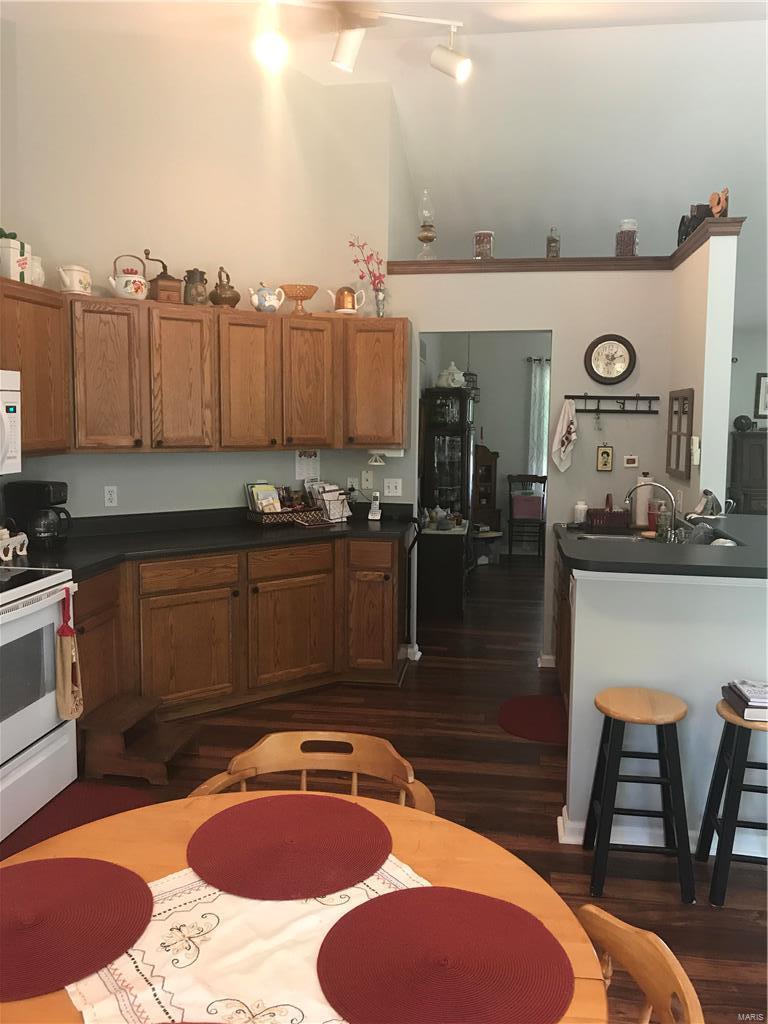 Ridgetop Estate - Residential