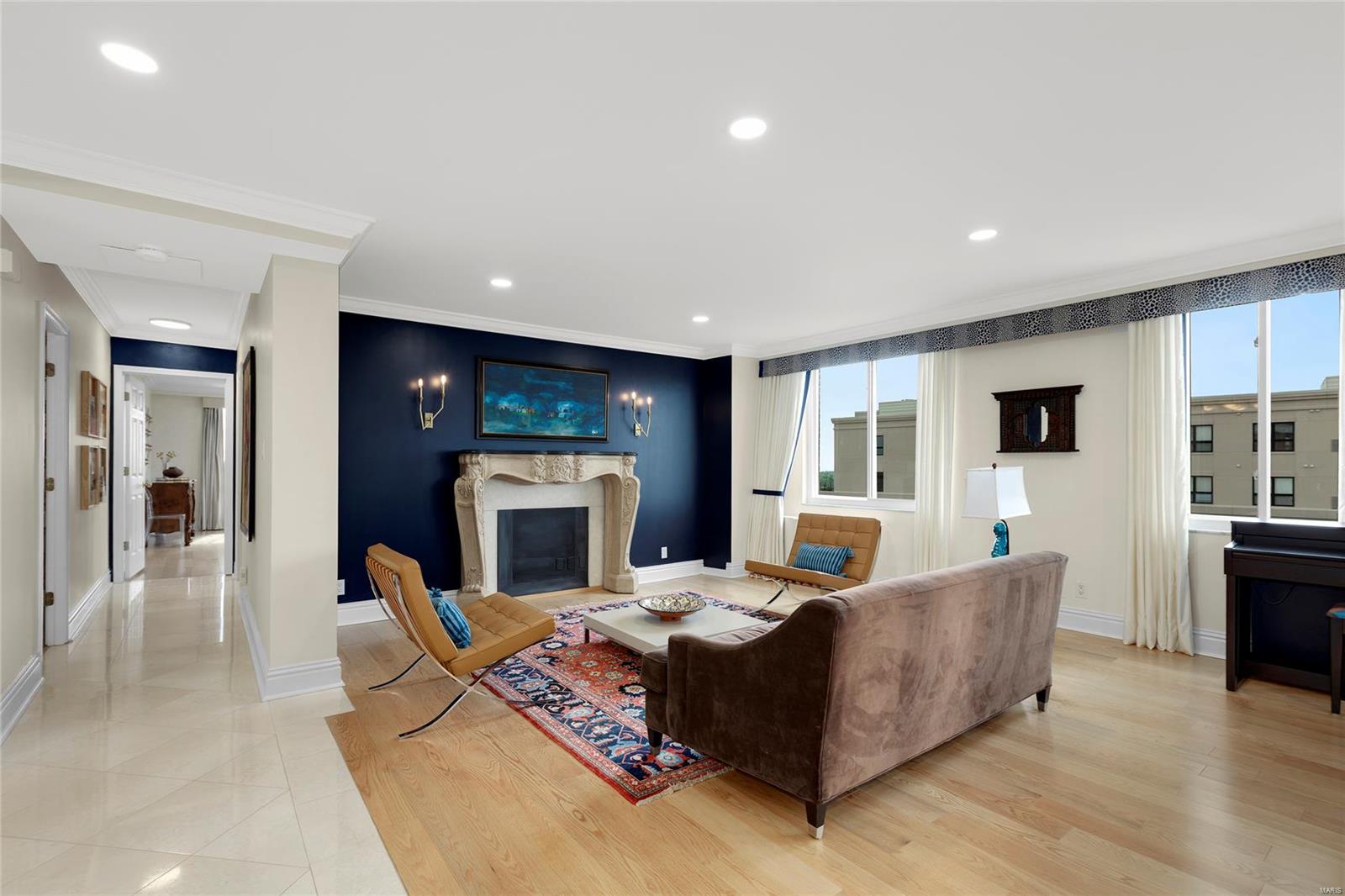 900 S Hanley Road 15E