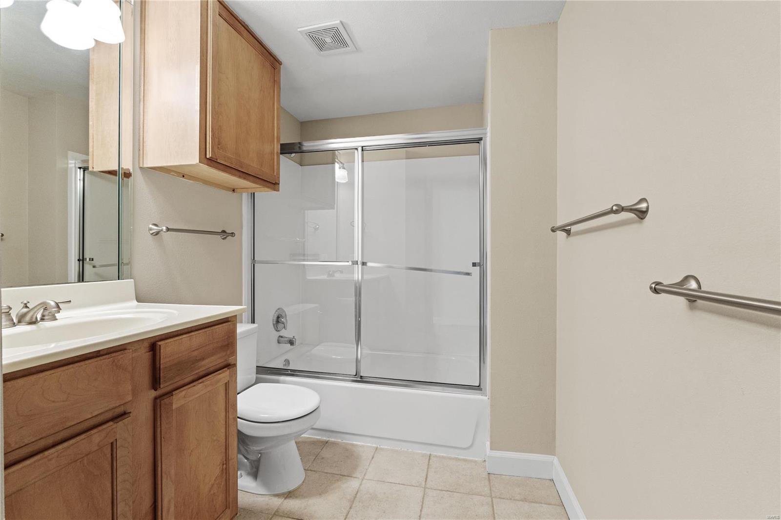 St Louis, Missouri 63112, United States, 2 Bedrooms Bedrooms, ,1 BathroomBathrooms,Residential,Active,24862