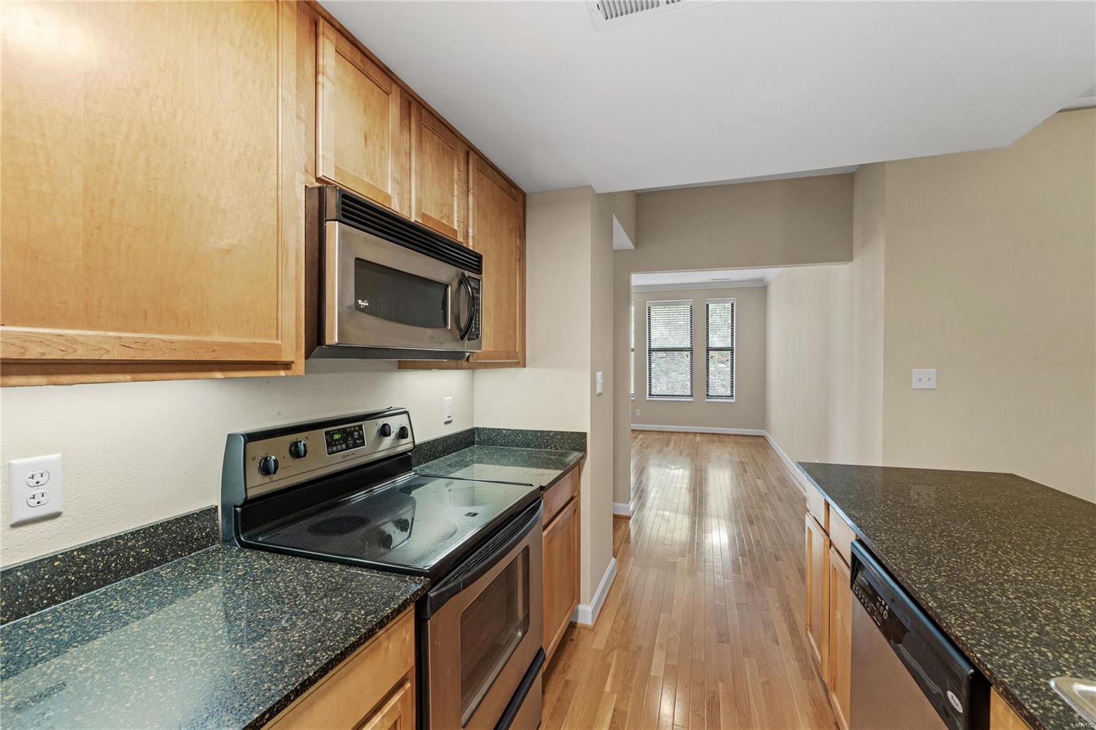 St Louis, Missouri 63112, United States, 2 Bedrooms Bedrooms, ,1 BathroomBathrooms,Residential,Active,24862