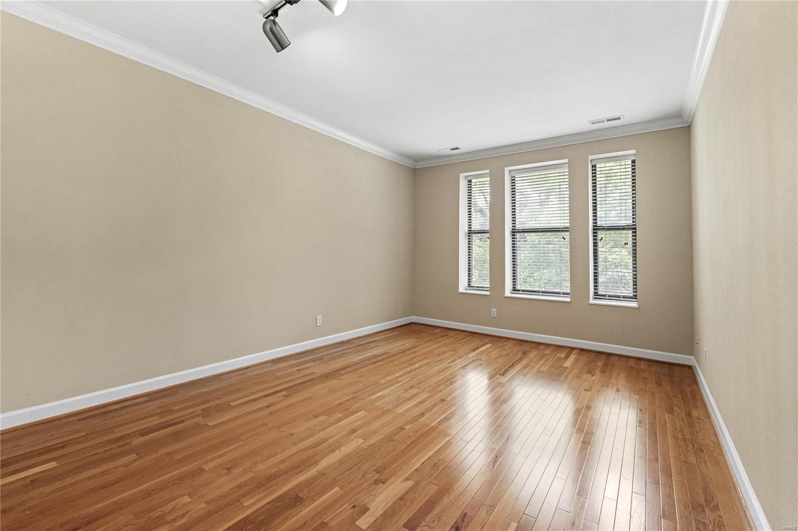 St Louis, Missouri 63112, United States, 2 Bedrooms Bedrooms, ,1 BathroomBathrooms,Residential,Active,24862