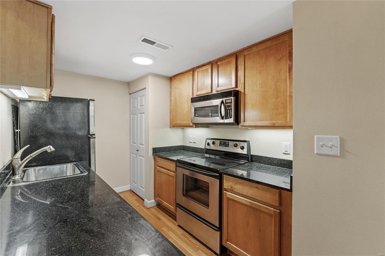 St Louis, Missouri 63112, United States, 2 Bedrooms Bedrooms, ,1 BathroomBathrooms,Residential,Active,24862