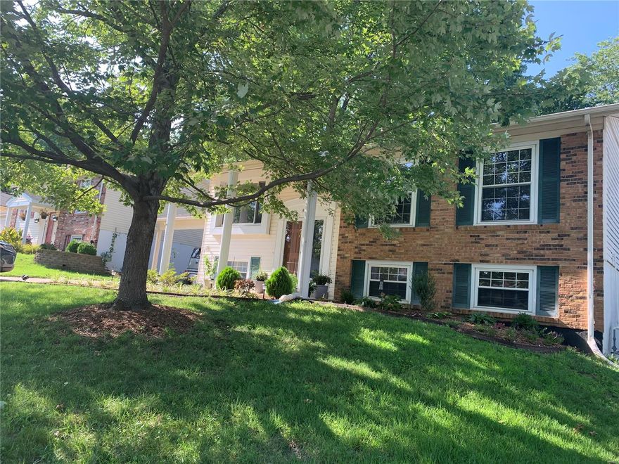 A Wonderful Opportunity in Parkway South!  This adorable family home has been refreshed and is ready for a new family!  Living room opens to Kitchen and Dining combination.  Kitchen/DR has been updated with maple style cabinets, granite counters, a generous pantry and sliding doors that open to a deck - great for outdoor entertaining.  Hardwood floors throughout the upper level in all the bedrooms and hallway.  Main bedroom opens to the newly updated full bath.  Lower level has a large family room, a huge bonus space for office/sleeping/workout and a second full bath.  Sliding glass doors walk out to a LL patio.   The yard is level and boasts a greenhouse for those who are gardening enthusiasts!  Welcome HOME!