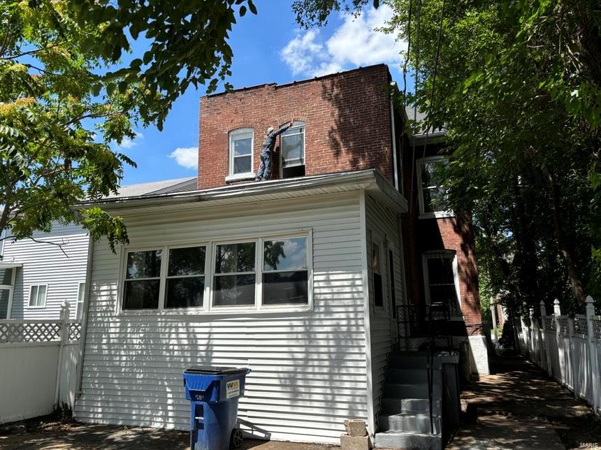 Photo 2 of 15 of 4172 Delmar Boulevard house