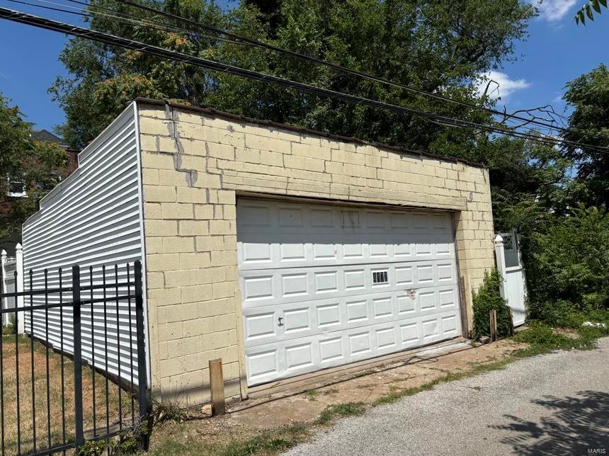 Photo 10 of 15 of 4172 Delmar Boulevard house