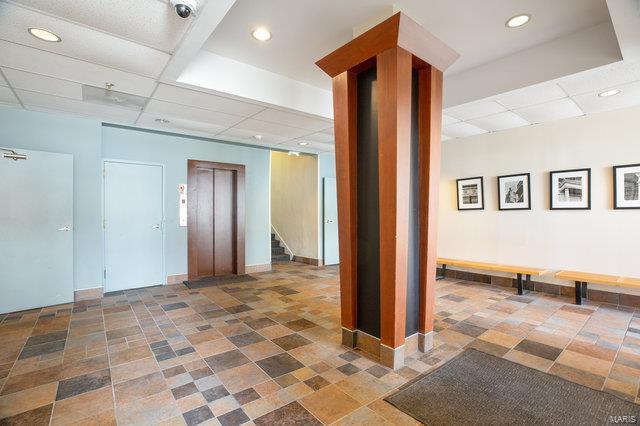 Pershing Ave Condo - Residential