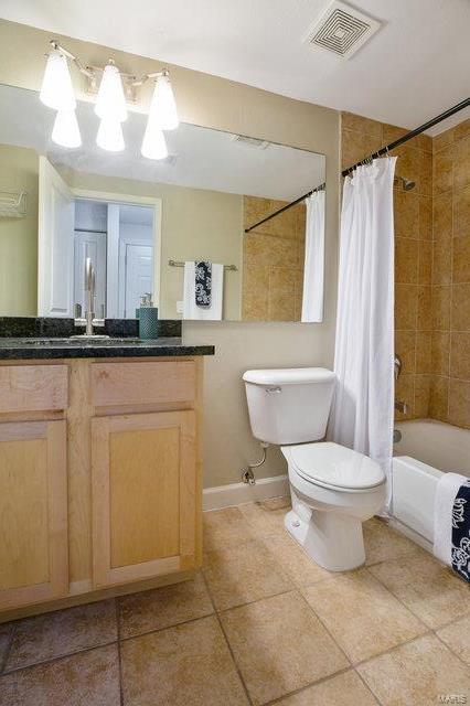 Pershing Ave Condo - Residential