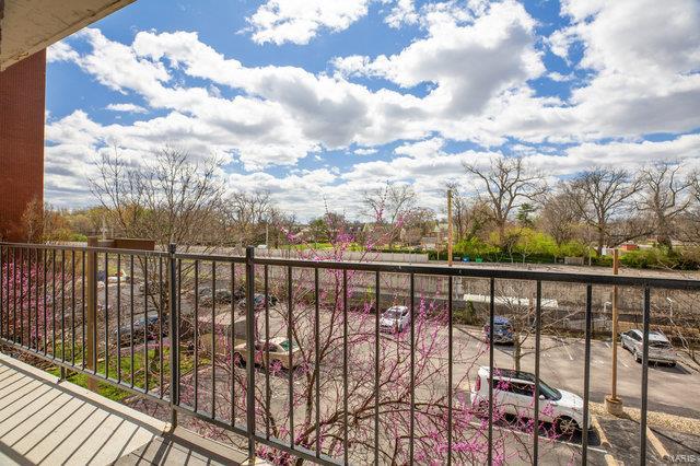 Pershing Ave Condo - Residential