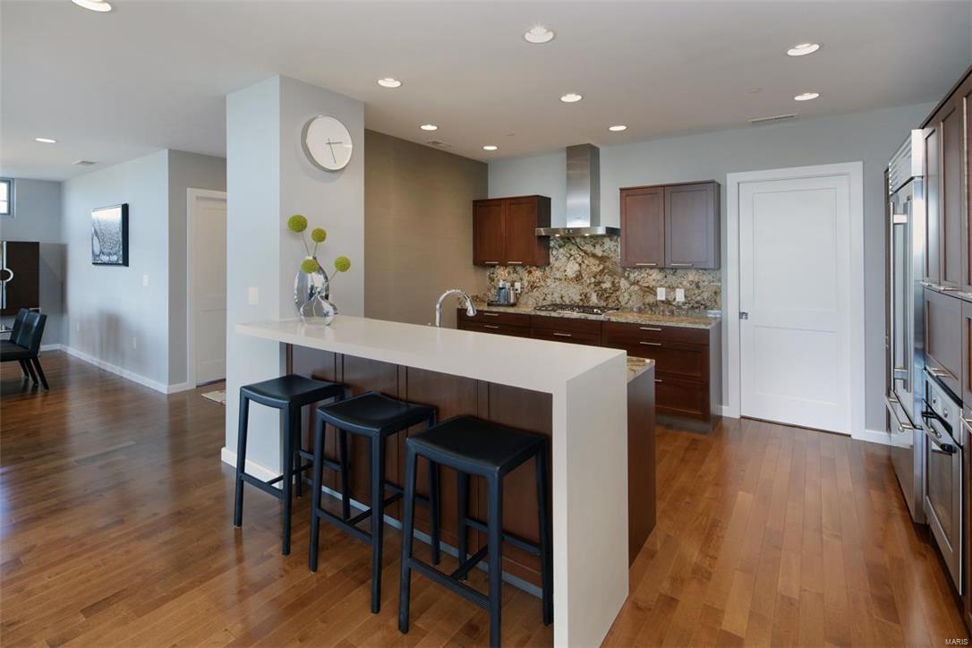 4545 Lindell Condo - Residential