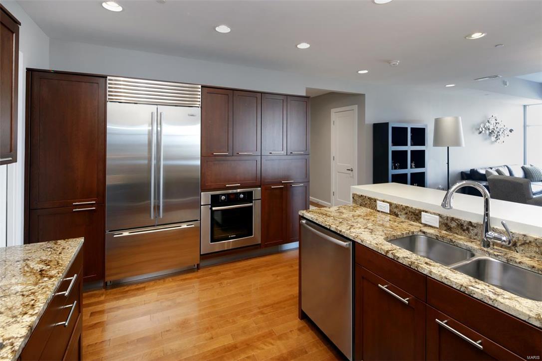 4545 Lindell Condo - Residential