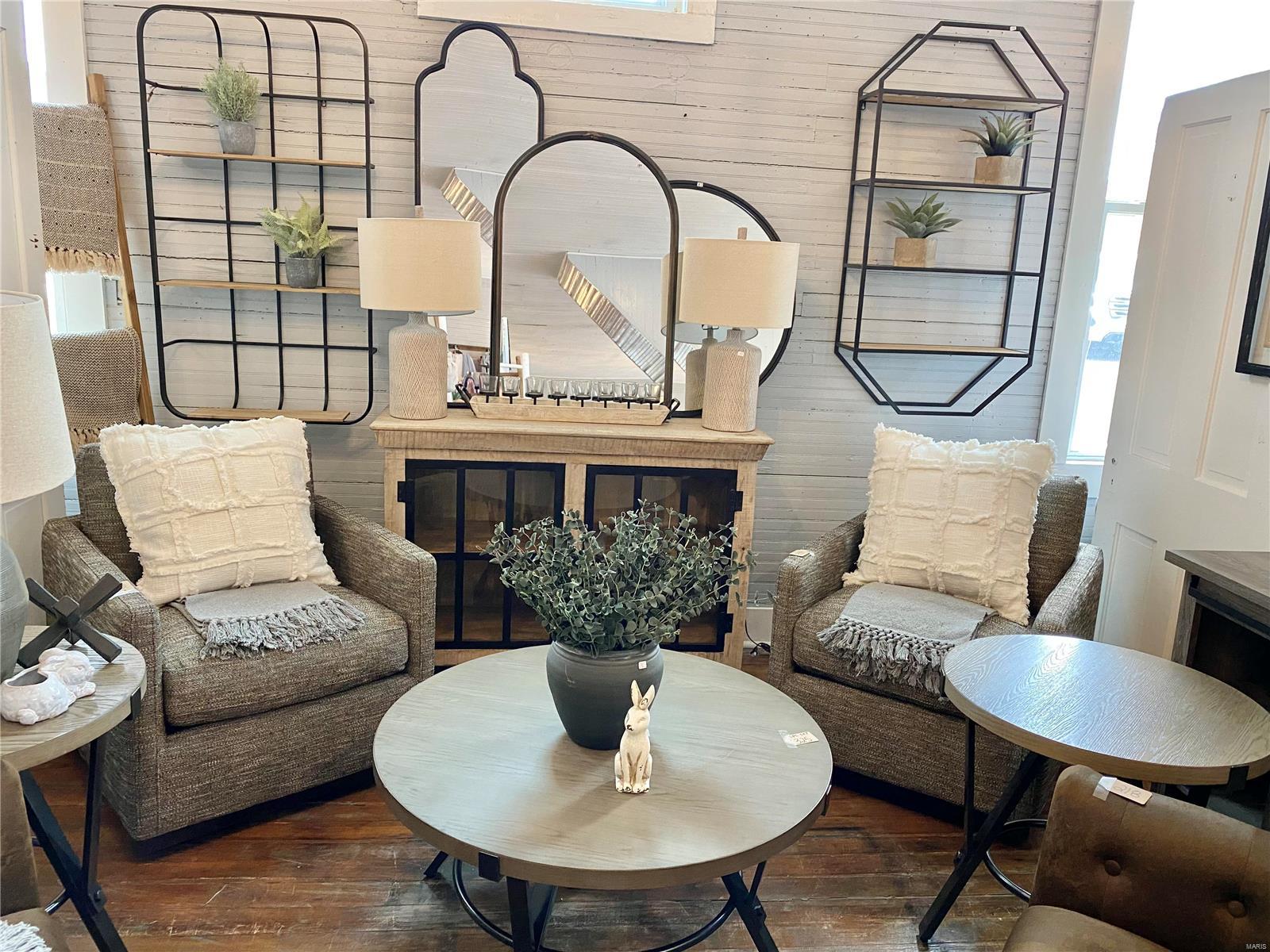 Town/Rosebud - Commercial Sale