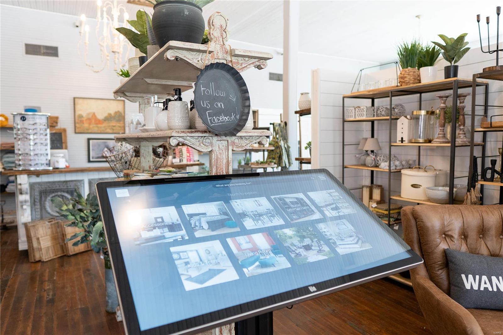 Town/Rosebud - Commercial Sale