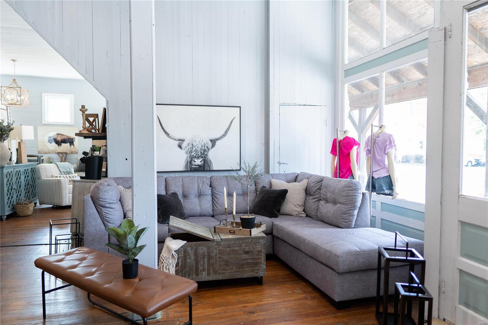 Town/Rosebud - Commercial Sale