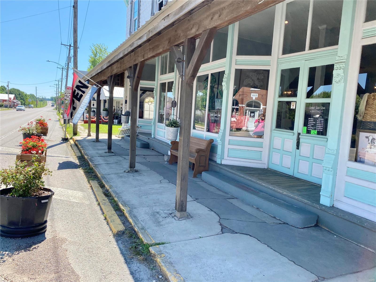 Town/Rosebud - Commercial Sale