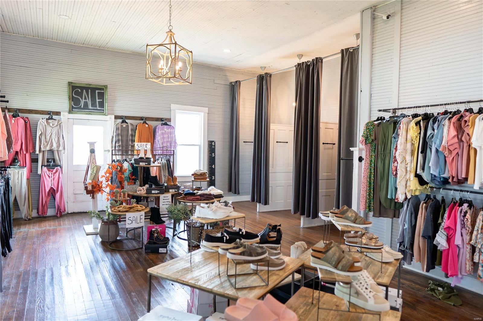 Town/Rosebud - Commercial Sale