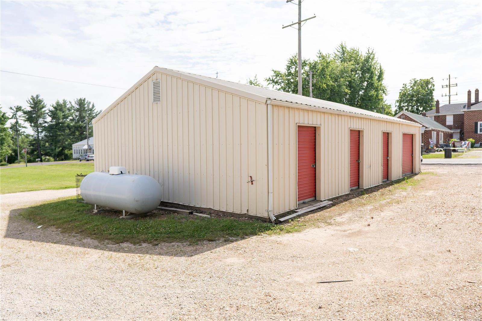 Town/Rosebud - Commercial Sale