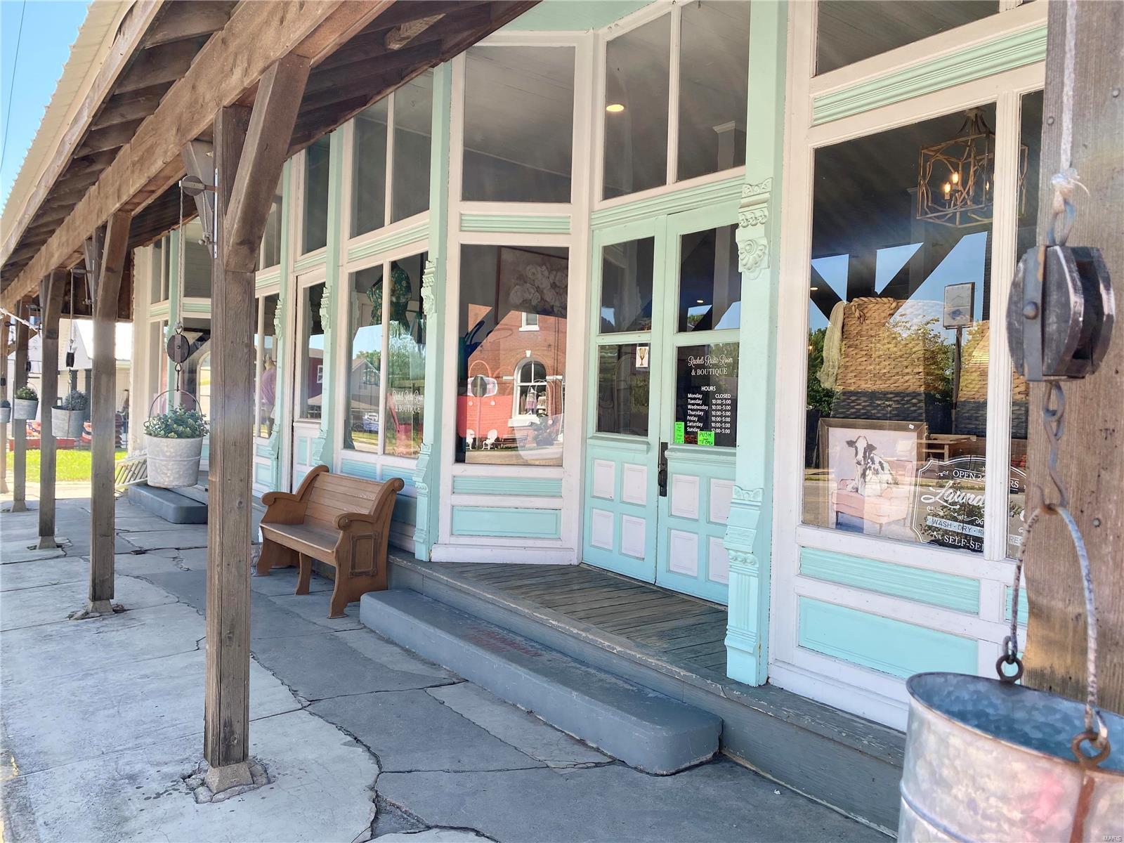 Town/Rosebud - Commercial Sale