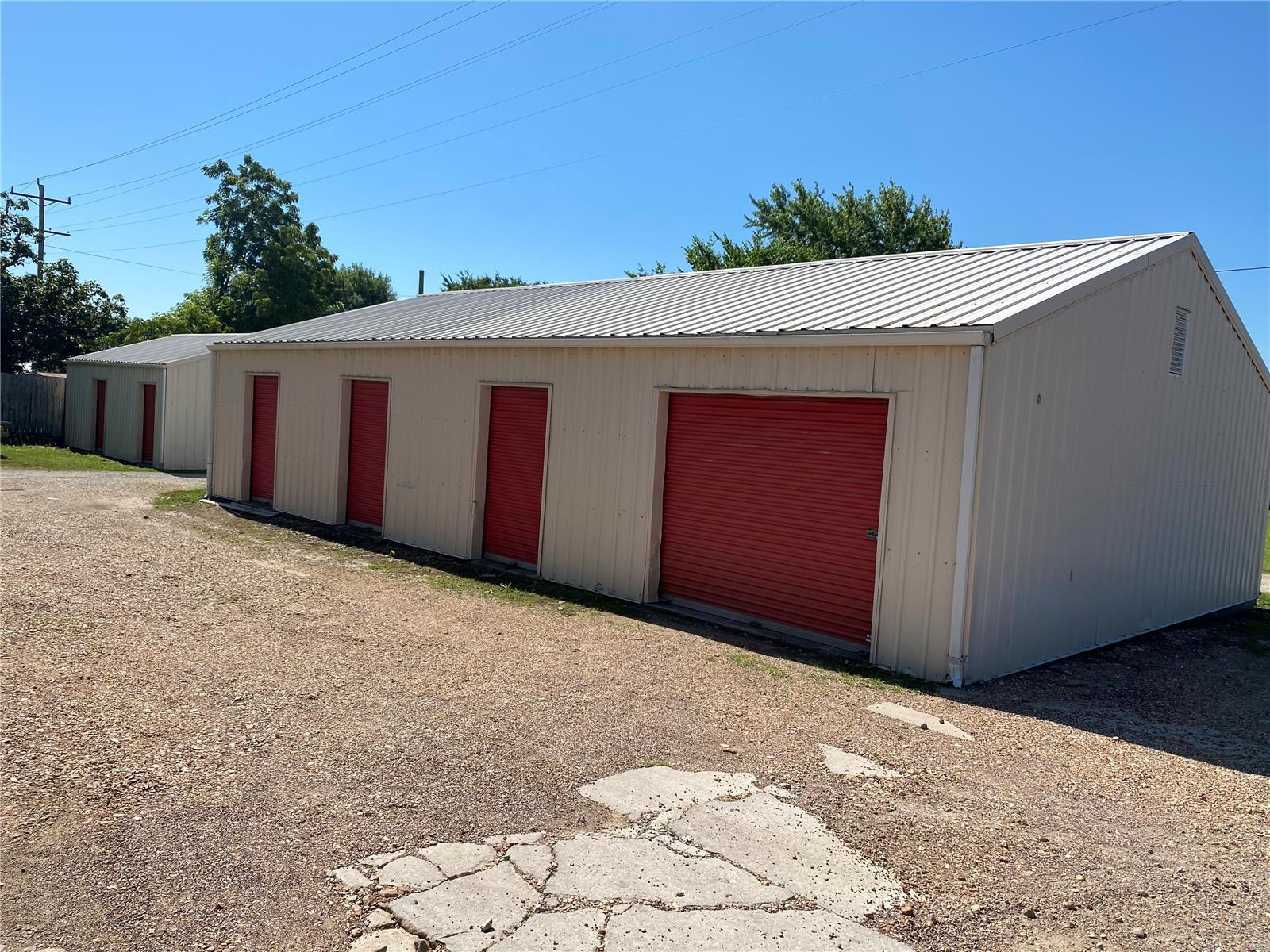 Town/Rosebud - Commercial Sale