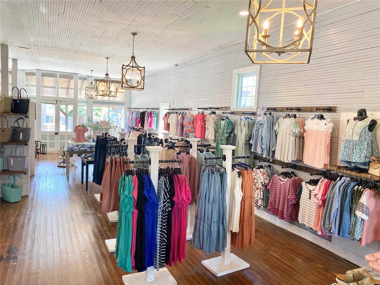 Town/Rosebud - Commercial Sale