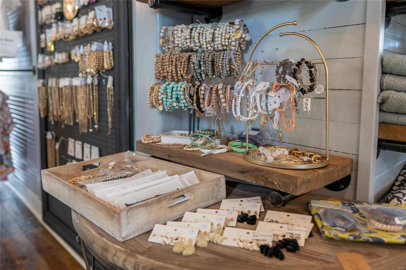 Town/Rosebud - Commercial Sale