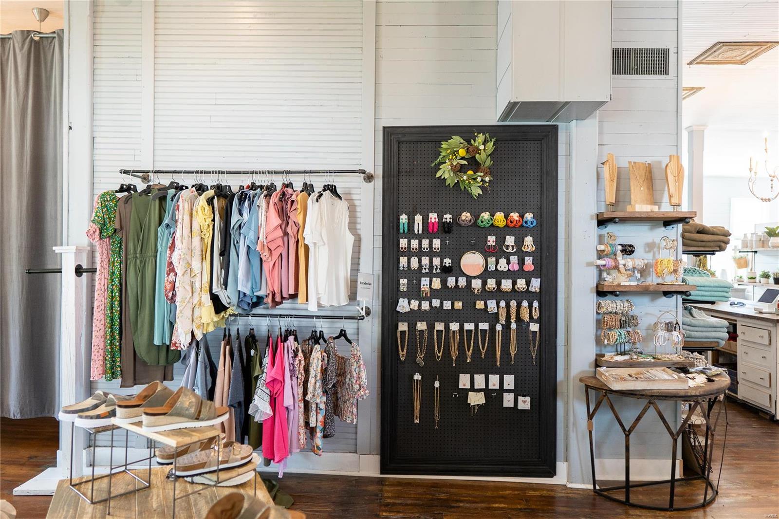 Town/Rosebud - Commercial Sale